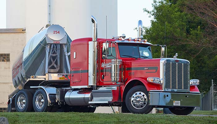 Wayne Transports Centralia trucking company tractor trailer receives and ships food grade dry bulk